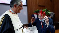 إيطاليا.. تخرج الطالب الأكبر سنا في تاريخ البلاد