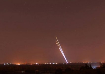 الاحتلال يزعم التصدي لصاروخ أطلق من قطاع غزة