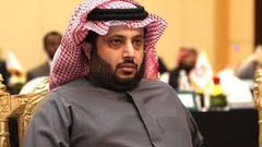 تركي آل الشيخ يوجه رسالة لمتابعيه بعد أنباء عن تدهور صحته