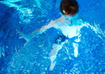 غزة: مصرع طفل غرقًا ببحر خان يونس