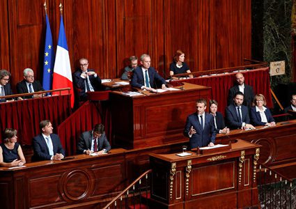 فرنسا تبحث فرض عقوبات على الدول التي تقيد حقوق الانسان