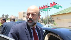 الرزاز يشكل فريقا وزاريا لمتابعة قضية التسمم بالأردن