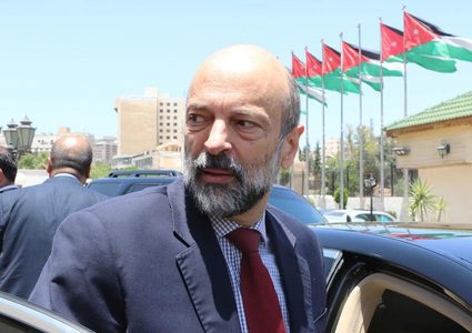 الرزاز يشكل فريقا وزاريا لمتابعة قضية التسمم بالأردن