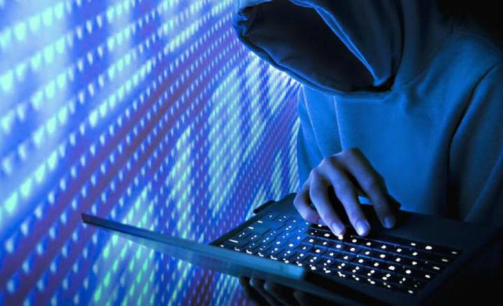 القبض على متهم بالشتم والإبتزاز عبر مواقع التواصل الاجتماعي