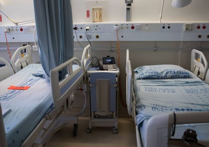 تحذيرات من إنهيار المستشفيات"بإسرائيل" مع اشتداد موجة كورونا