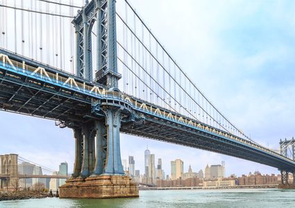 إيطاليا تعيد بناء جسر بعد انهياره القاتل في 2018