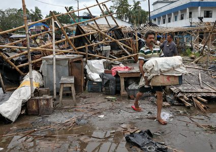 سكان مومباي مطالبون بالبقاء في المنازل بسبب الفيضانات