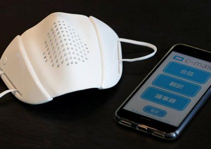 كمامة ذكية يمكنها التعامل مع 8 لغات عالمية