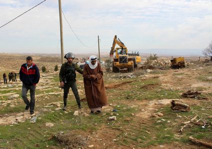 الخليل: الاحتلال يخطر بهدم 4 مساكن شرق يطا