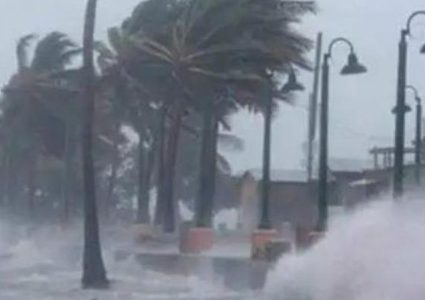 اعصار يضرب نورث كارولاينا الأمريكية وتحذيرات من أمطار غزيرة