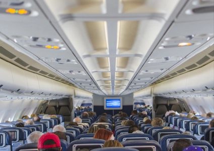 ما هي الأطعمة التي عليك تجنب تناولها في الطائرة ؟