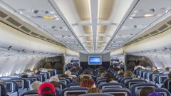 ما هي الأطعمة التي عليك تجنب تناولها في الطائرة ؟