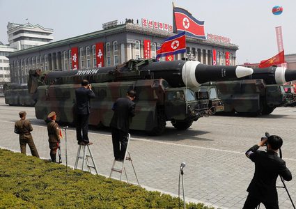 تقرير: بيونغ يانغ تطور أجهزة نووية لتركيبها على صواريخ باليستية