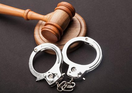 تمديد اعتقال أم وابنتها للاشتباه بقتلهما طفلا في عام 2016