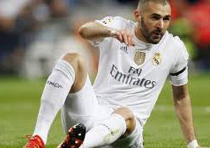 بنزيما يختار أعظم ثلاثة رياضيين