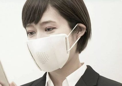في زمن كورونا.. ابتكار كمامة ذكية تترجم 8 لغات وتحافظ على التباعد