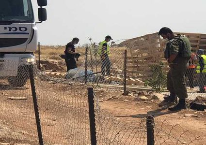 الاحتلال يفكك غرفتين زراعيتين قرب العيسوية ويستولي على معداتهما