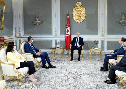 الرئيس التونسي يرسل طائرتين عسكريتين محملتين بالمساعدات إلى لبنان