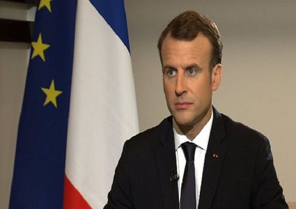 الرئيس الفرنسي يغرد باللغة العربية تضامنا مع لبنان