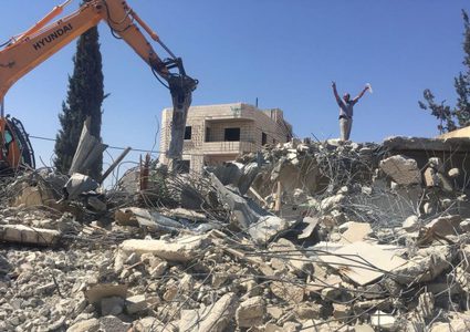 الاحتلال يهدم منزلين بحي عين اللوزة في سلوان