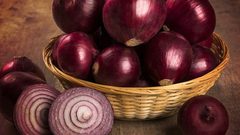 تحذير.. البصل الأحمر قد يسبب الإصابة بالسالمونيلا
