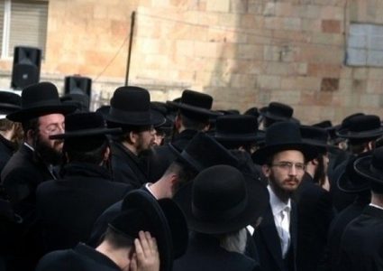 جنين: مستوطنون يؤدون طقوسا تلمودية