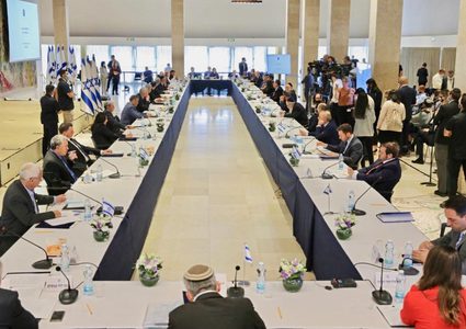 "كابينت كورونا" يبحث إمكانية فرض إغلاق شامل لمواجهة الفيروس