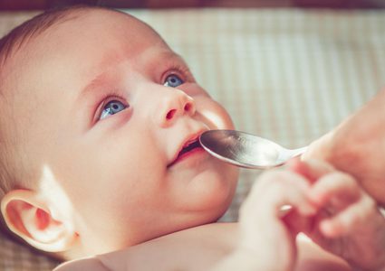 ما هي خطورة شرب الأطفال الرضع للماء ؟