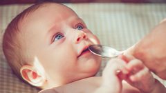 ما هي خطورة شرب الأطفال الرضع للماء ؟