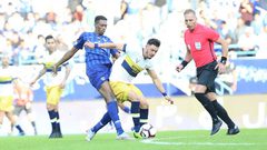 الهلال يتصدر الدوري السعودي بعد اكتساح غريمه النصر برباعية