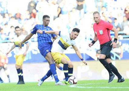 الهلال يتصدر الدوري السعودي بعد اكتساح غريمه النصر برباعية