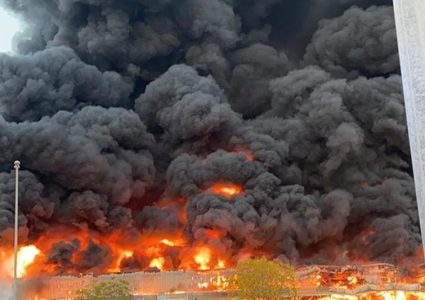 الامارات: مواد لحام السبب في الحريق الضخم الذي شب بالسوق الايراني