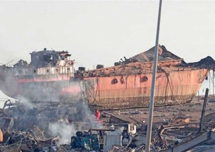 السفينة المحملة بنترات الامونيوم رست ببيروت بدلا من موزمبيق