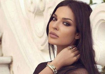 رسالة مبكية من نادين نسيب نجيم