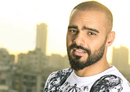 جوزف عطية يتطوع في إزالة الحطام