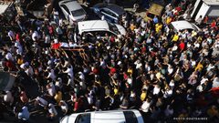 المواطنون في جنين يشيعون جثمان الشهيدة داليا السمودي ( 23 عاما) التي استشهدت برصاص قوات الاحتلال الاسرائيلي في مدينة فجر اليوم وهي تحاول اغلاق نافذة منزلها خوفا على طفلها الرضيع من قنابل الغاز.