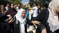 المواطنون في جنين يشيعون جثمان الشهيدة داليا السمودي ( 23 عاما) التي استشهدت برصاص قوات الاحتلال الاسرائيلي في مدينة فجر اليوم وهي تحاول اغلاق نافذة منزلها خوفا على طفلها الرضيع من قنابل الغاز.