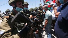 إصابات بالرصاص وبالاختناق إثر قمع الاحتلال مسيرة شمال رام الله