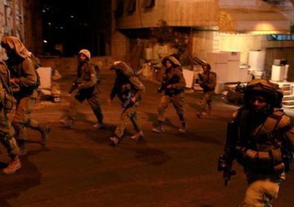 مداهمات واعتقالات بالضفة