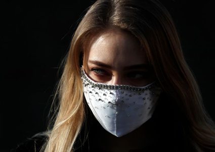 الطريقة الصحيحة لتنظيف قناع الوجه