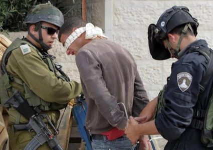 الاحتلال يعتقل فلسطيني بزعم قتله جنديين قبل سنوات