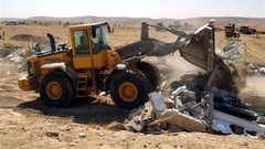 شرطة الاحتلال تجبر مواطنا على هدم منزله في الداخل المحتل