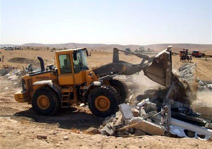شرطة الاحتلال تجبر مواطنا على هدم منزله في الداخل المحتل