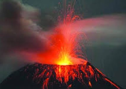 ثوران بركان جبل سينابونج في إندونيسيا