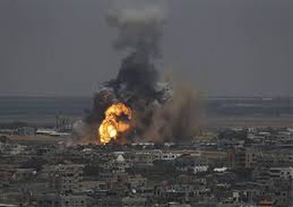 الاحتلال يقصف موقعا شمال القطاع