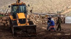 الاحتلال يستولي على جرافة شمال سلفيت