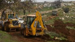 قوات الاحتلال تجرف أراضي زراعية جنوب قلقيلية