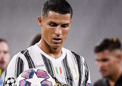 رونالدو يخطف جائزة من ميسي