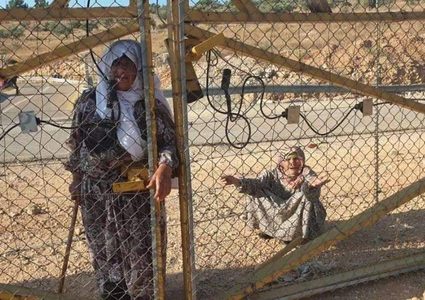 قوات الاحتلال تحتجز مزارعتين لساعات على أراضي بلدة الزاوية