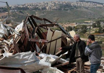 الاحتلال يهدم خيمتين سكنيتين بمسافر يطا جنوب الخليل